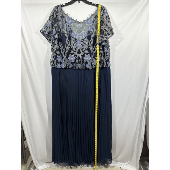 NEW $298 JS COLLECTIONS [ 22W ] Embroidered Illusion Bodice‎ Pleated Gown - Picture 5 of 13